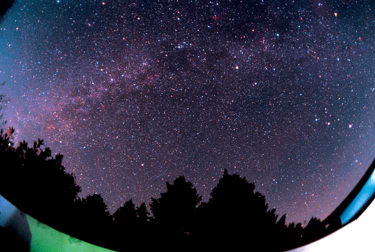 Foto della Via Lattea dall'Osservatorio Astronomico Alpi Apuane