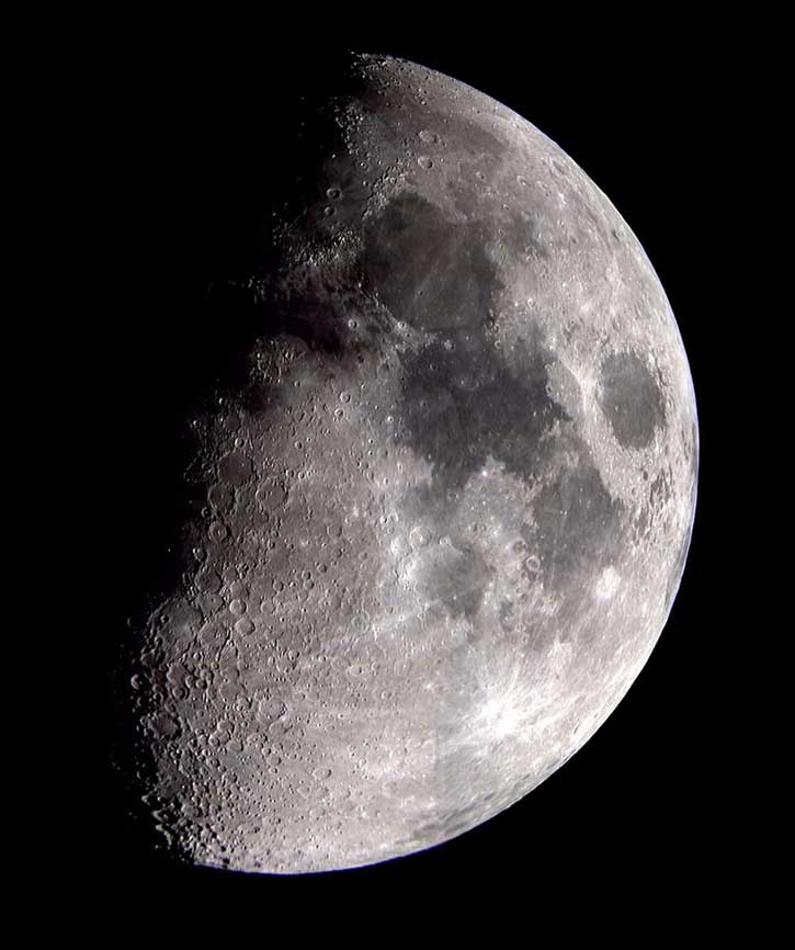 Fotomosaico lunare di 13 immagini