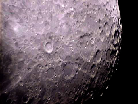Luna al fuoco diretto del rifrattore